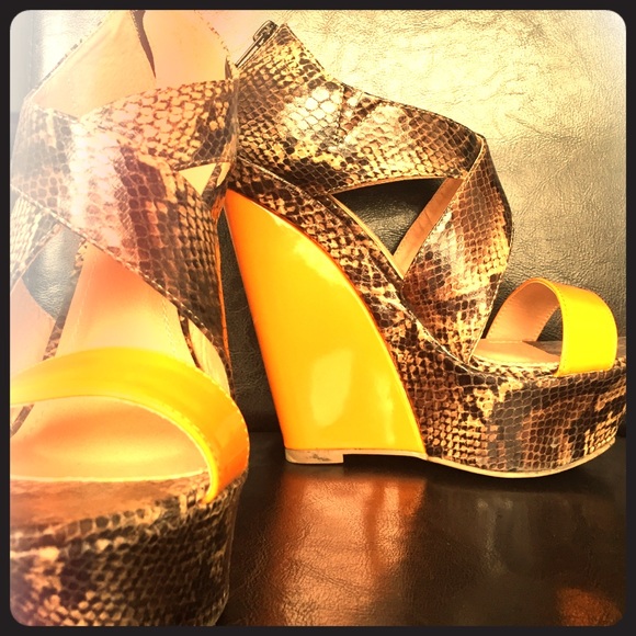 🔥PRICE DROP‼️ Justfab Platform Sandals.