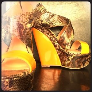 🔥PRICE DROP‼️ Justfab Platform Sandals.