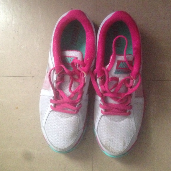 Nike runnin sneakers