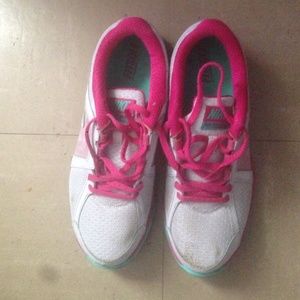 Nike runnin sneakers