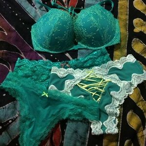 Victoria's Secret emerald green bra bundle