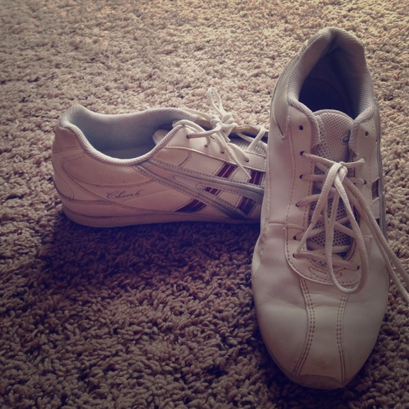 Cheer shoes