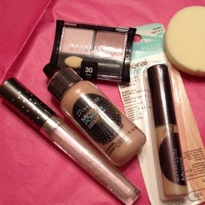🆕Sale!!!!! Maybelline Mineral Power bundle