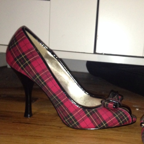 *BRAND NEW* Plaid peeptoe pumps