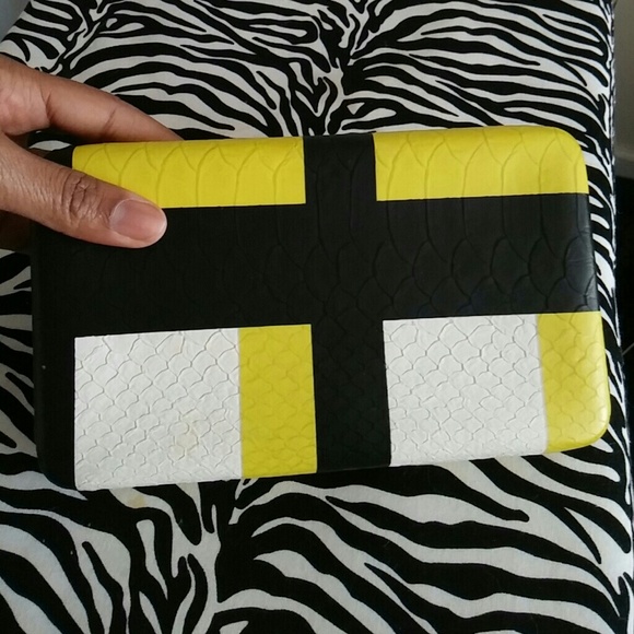 Merona clutch