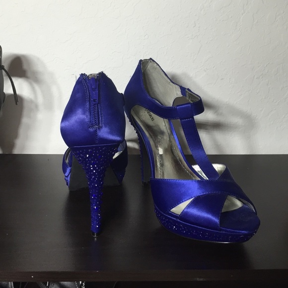 Gorgeous style & Co blue rhinestone heels size 9