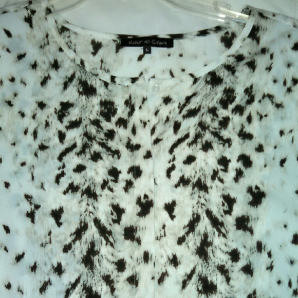 SOLD HP 🌷  9/19. Animal Print Blouse - Picture 2 of 3