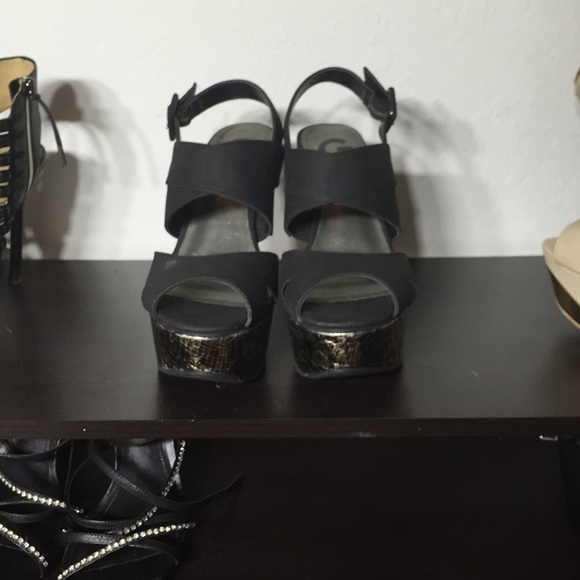 Black and Silver Snake Skin Wedge Guess size 8M