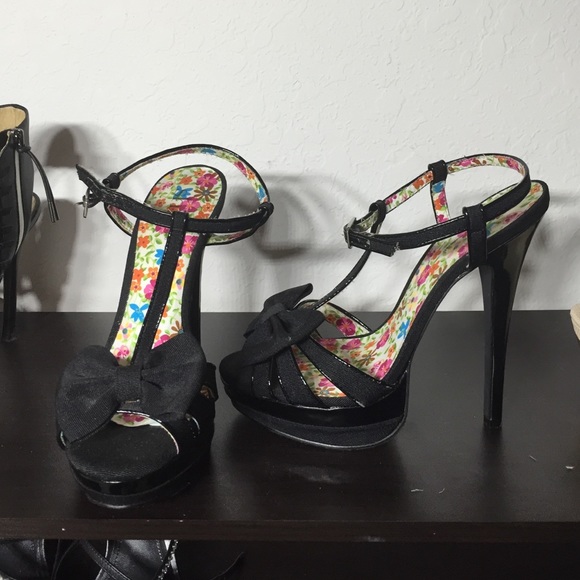 Black Bow Heels by SHIA size 9 M