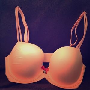 Never worn, Victoria's Secret bra size: 32 DD