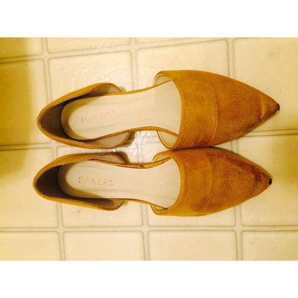 Mustard with a gold point flats