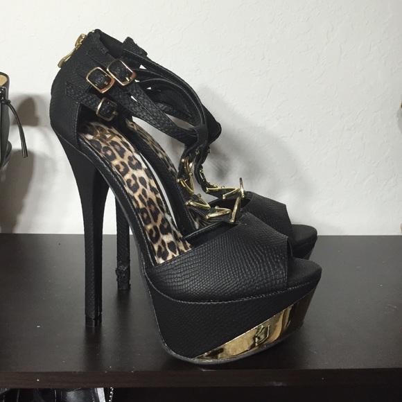 Gorgeous black and gold leopard Heel size 9