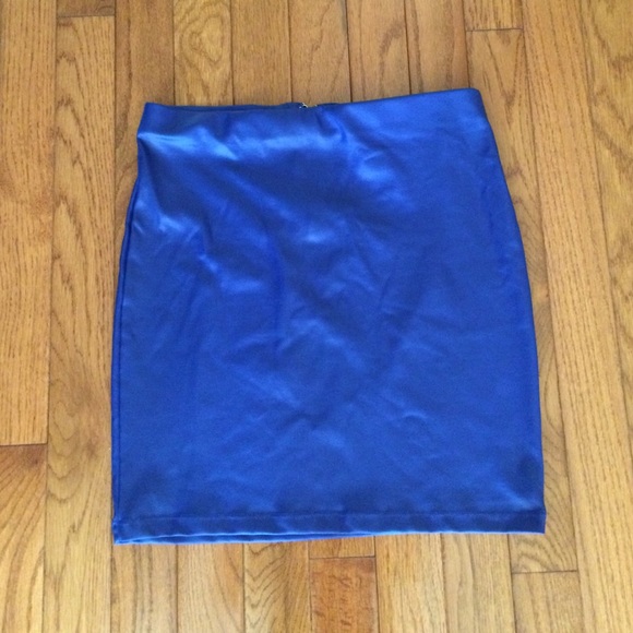 💋NWOT Blue Mini Skirt💙 - Picture 2 of 3