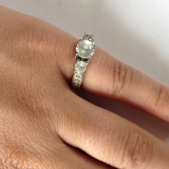 LAB CREATED WHITE SAPPHIRE RING IN STERLING SILVER - Picture 3 of 4