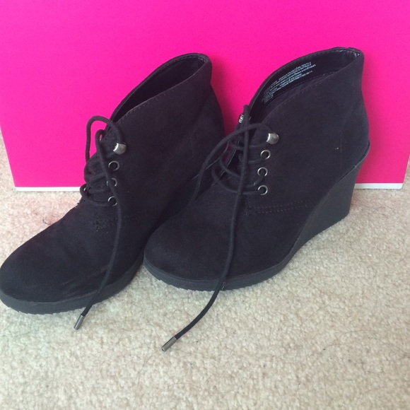 Wedges- black