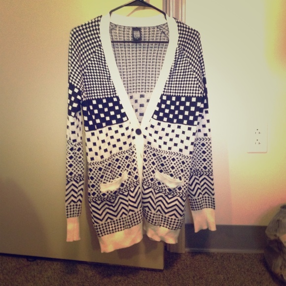 Nollie cardigan!