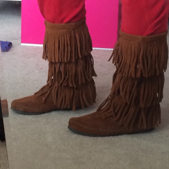 Minnetonka 3 Layer Fringe Boots- brown