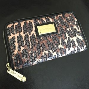 🔥PRICE DROP‼️ Betsy Johnson wallet.