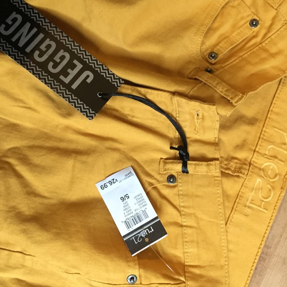 Sold in bundle - Picture 2 of 3