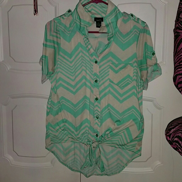 Zig zag button up