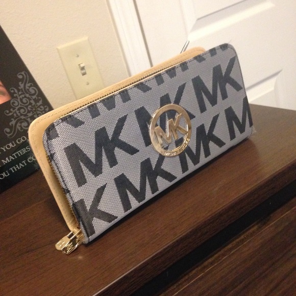 Michael Kors purse wallet