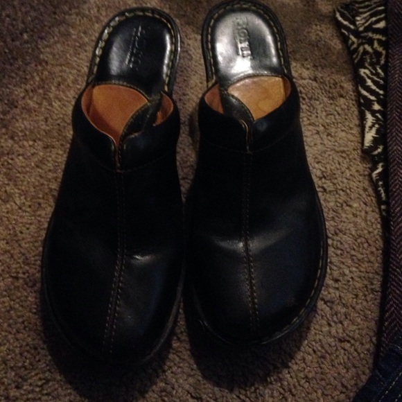 Black leather Born clogs. Size 9