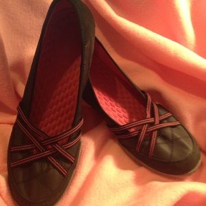 Sandal and sport shoe bundle.