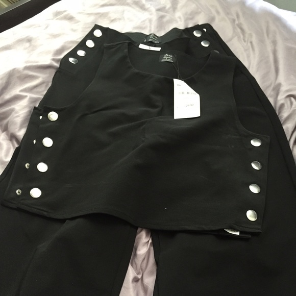 💥SOLD💥 Zara set..Cropped pants and cropped shirt