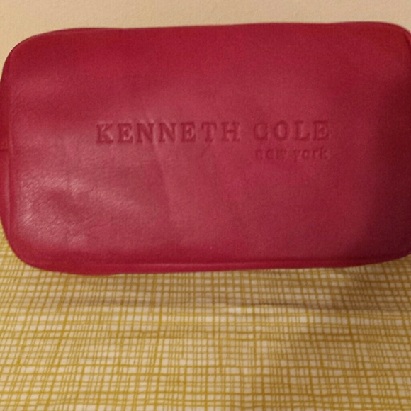 Authentic Kenneth Cole handbag - Picture 2 of 3