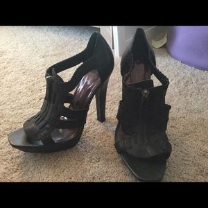Jessica Simpson Black Zippered Heel