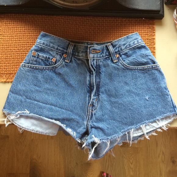 Urban renewal. High waisted Levi shorts.