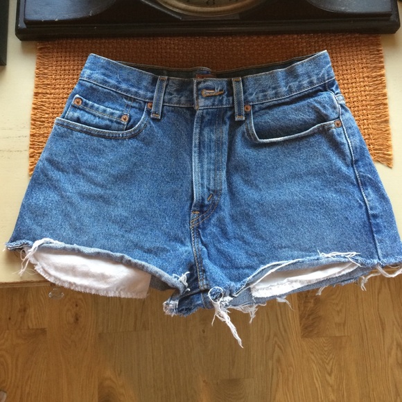 ‼️SOLD‼️Urban renewal high waisted Levi shorts