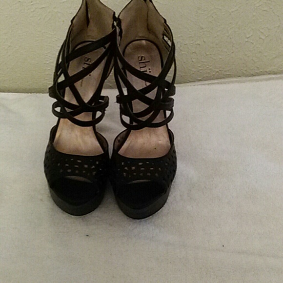 Never worn, woman heels