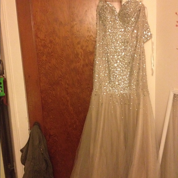 Prom dress only worn once. - Picture 4 of 4