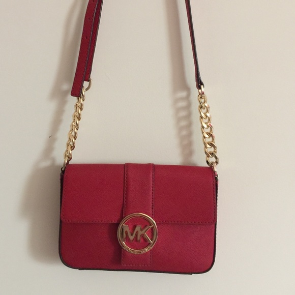 A red cross body handbag - Picture 3 of 4