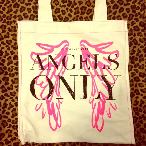 ❗️SOLD❗️VS summer tote, NWT retails $40