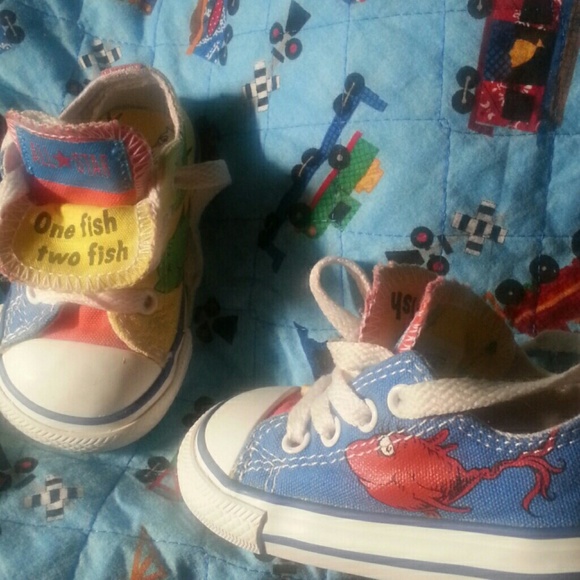 Converse size 4T like new Dr Seuss All star