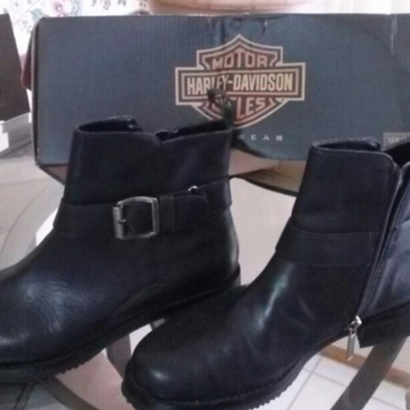 Leather black boots