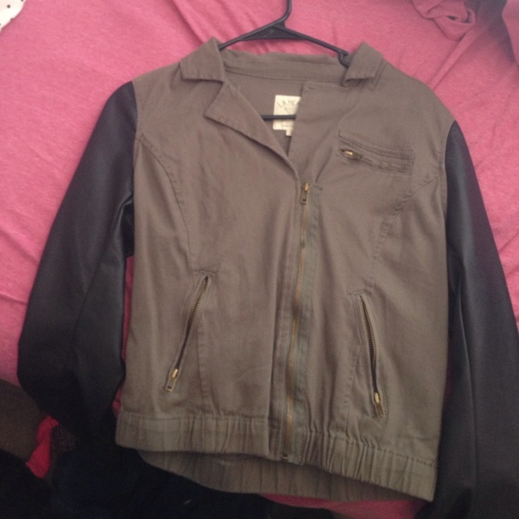 Super cute "utility" jacket - Picture 2 of 3
