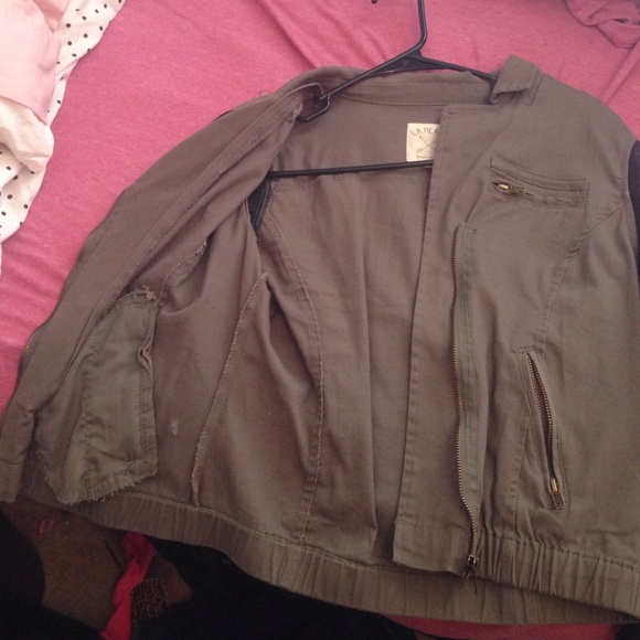 Super cute "utility" jacket - Picture 3 of 3