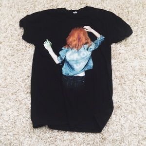 paramore tour tee shirt 🎵