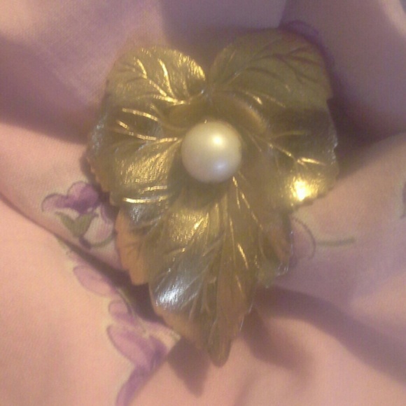 Leaf Of My Life Scarf Pin