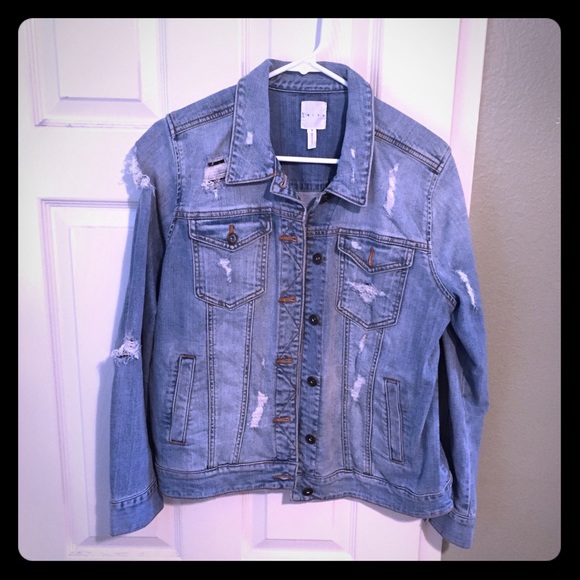 Oversized distressed Jean jacket!