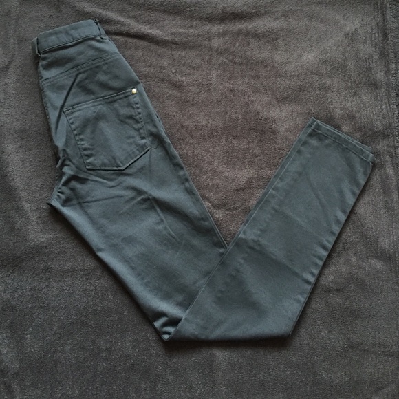 🔥PRICE DROP‼️ H&M Grey jeans.