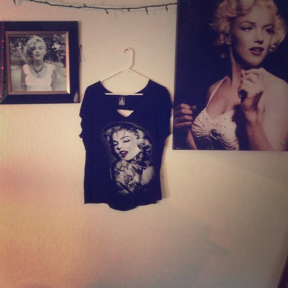 Marilyn Monroe shirt