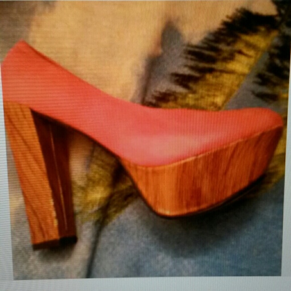 Pink Pumps - Picture 2 of 4