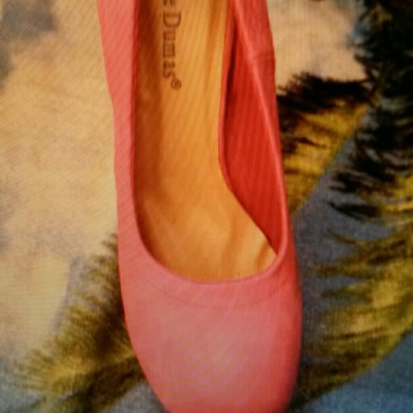 Pink Pumps - Picture 3 of 4