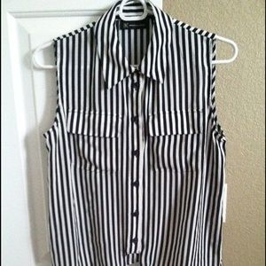 Sleeveless white and navy stripped shirt