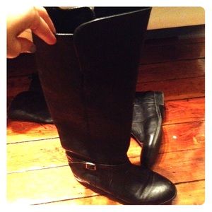 Old navy black faux leather boots with back zip