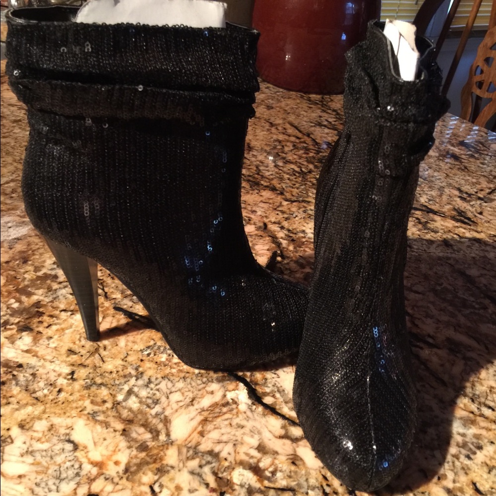 Beautiful Holiday Black sequence Boots US 7